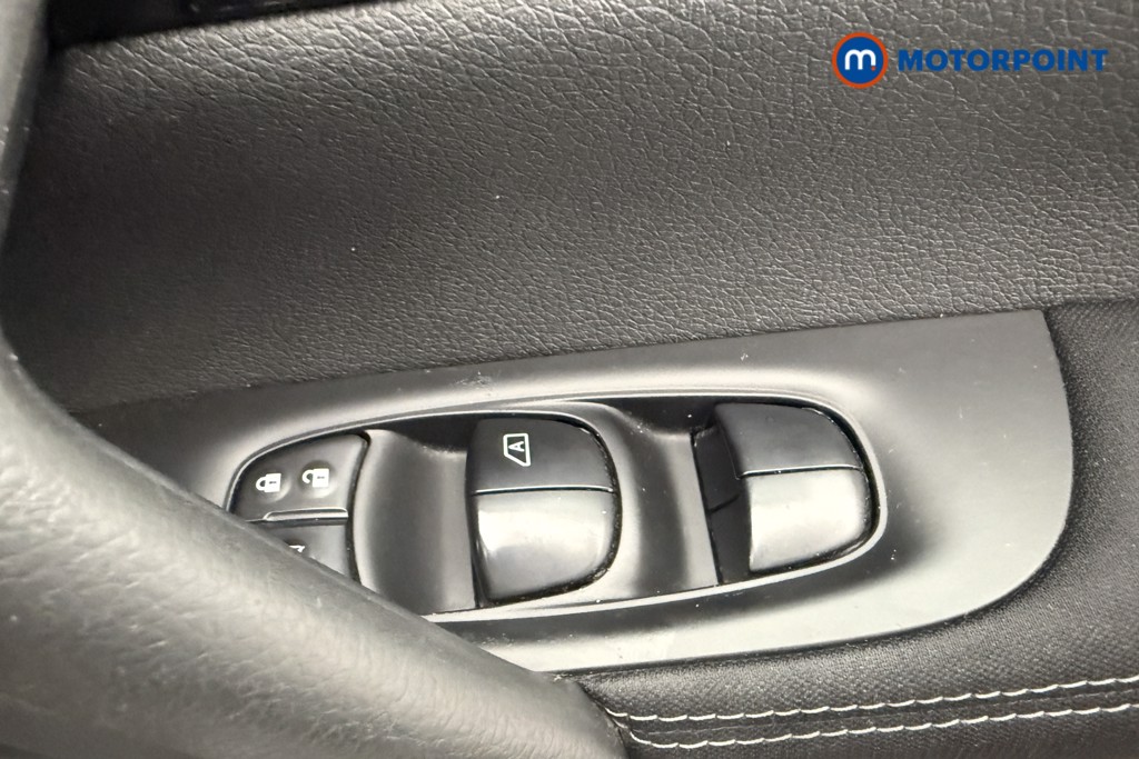 Nissan Qashqai N-Connecta Manual Petrol SUV - Stock Number (1555304) - 13th supplementary image