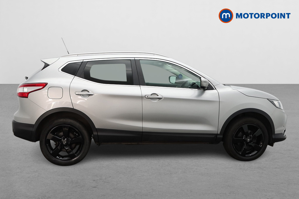 Nissan Qashqai N-Connecta Manual Petrol SUV - Stock Number (1555304) - Drivers side