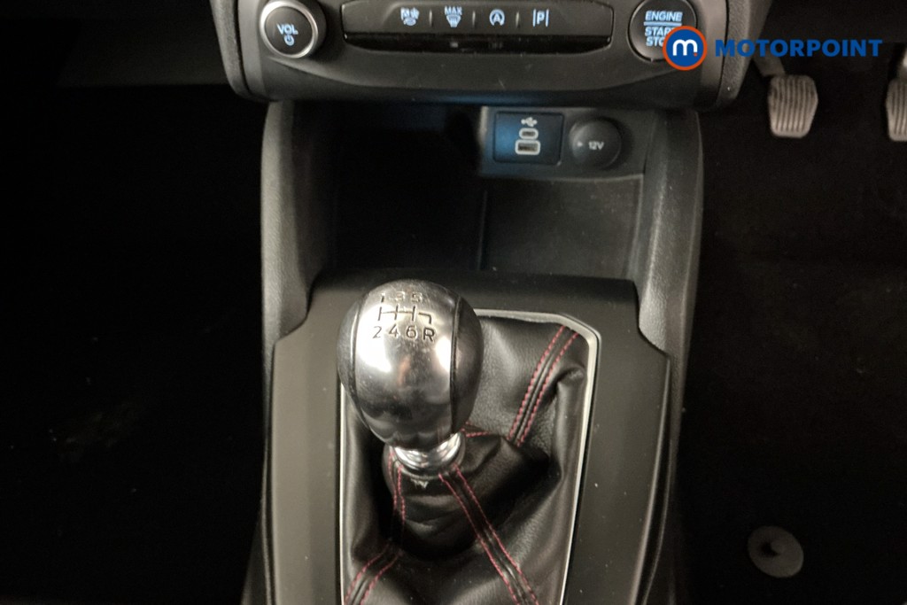 Ford Focus St-Line Edition Manual Petrol-Electric Hybrid Hatchback - Stock Number (1558589) - 9th supplementary image