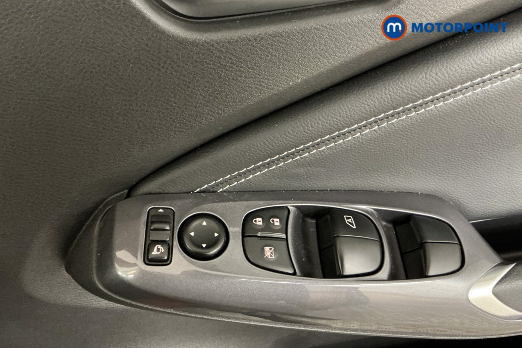 Nissan Juke N-Connecta Automatic Petrol-Electric Hybrid SUV - Stock Number (1563424) - 14th supplementary image