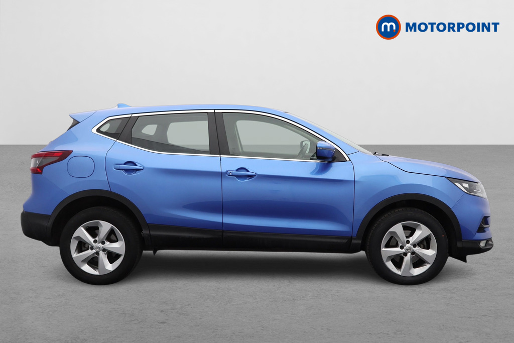 Nissan Qashqai Acenta Premium Manual Diesel SUV - Stock Number (1565708) - Drivers side