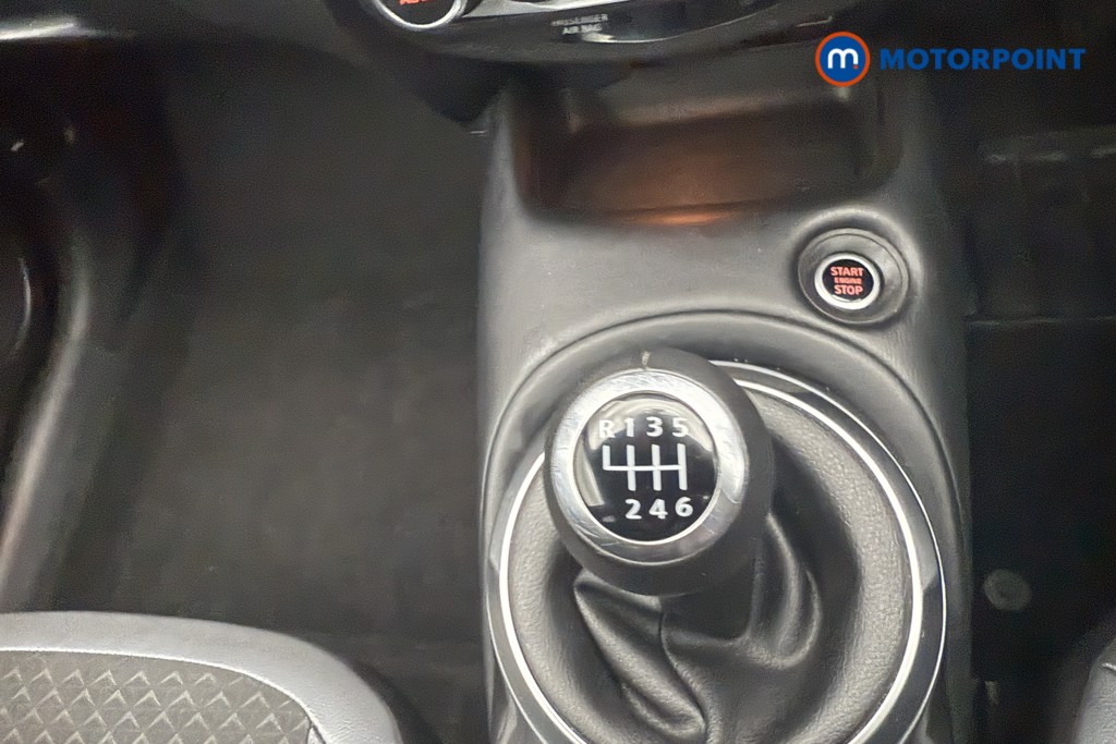 Nissan Juke N-Connecta Manual Petrol SUV - Stock Number (1566106) - 11th supplementary image