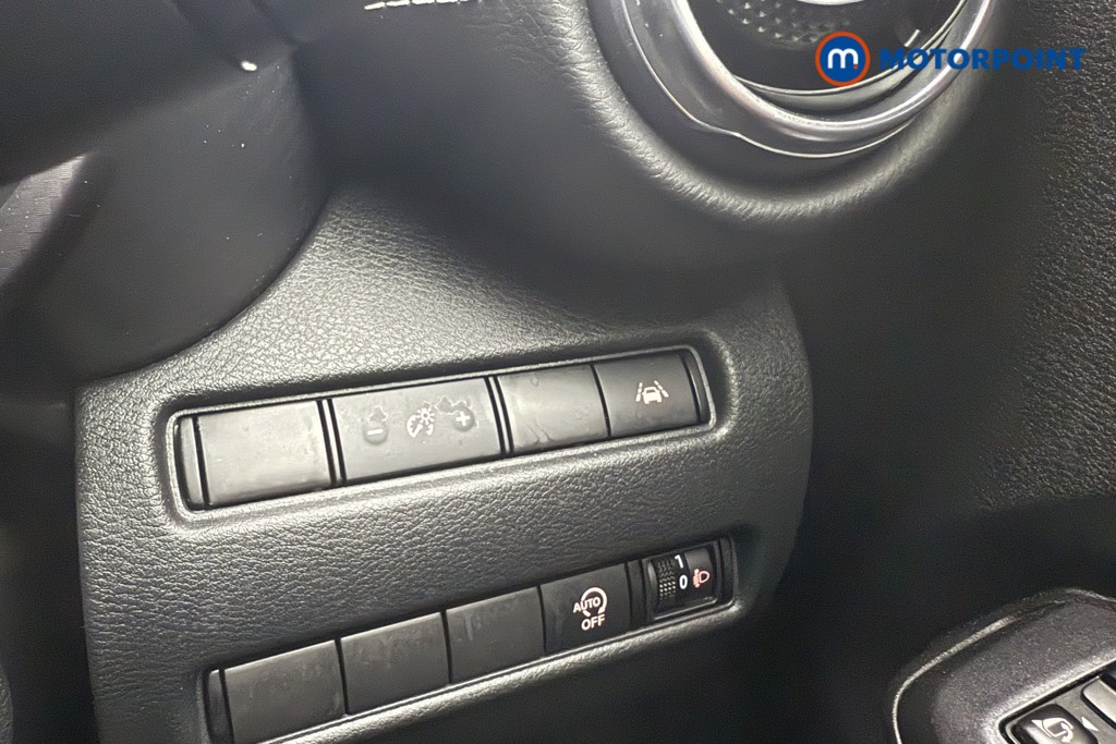 Nissan Juke N-Connecta Manual Petrol SUV - Stock Number (1566106) - 15th supplementary image