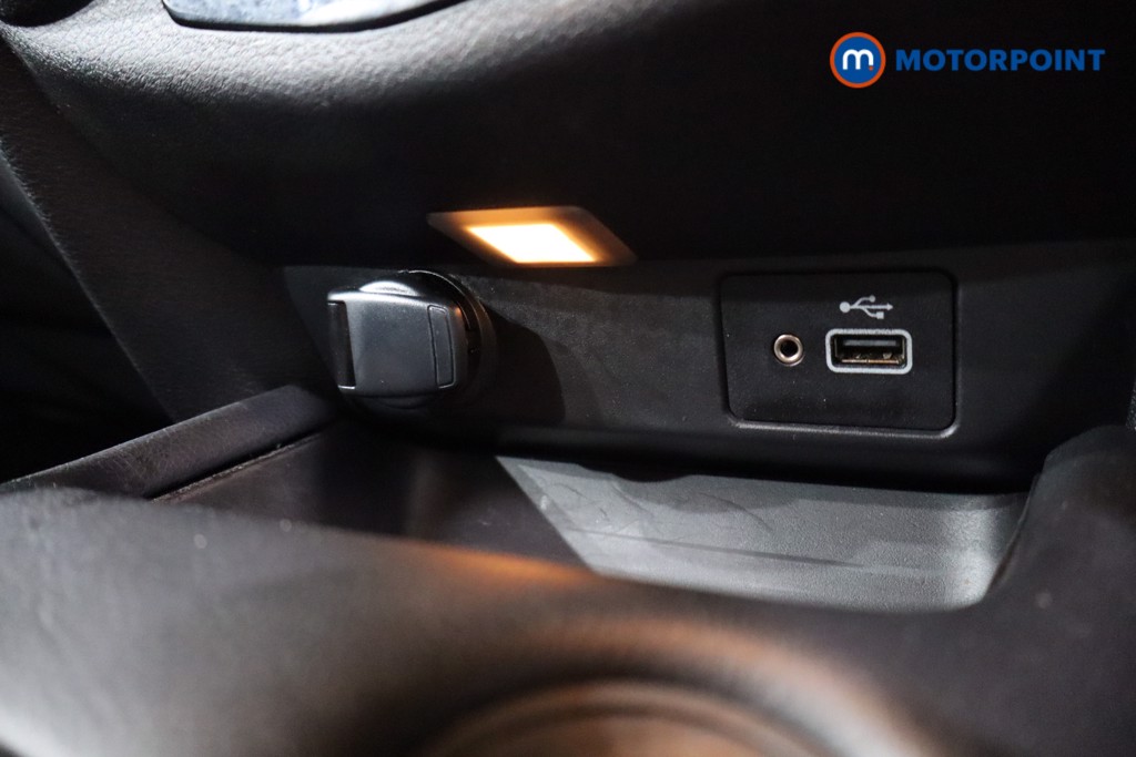 Nissan Juke N-Connecta Manual Petrol SUV - Stock Number (1566915) - 14th supplementary image