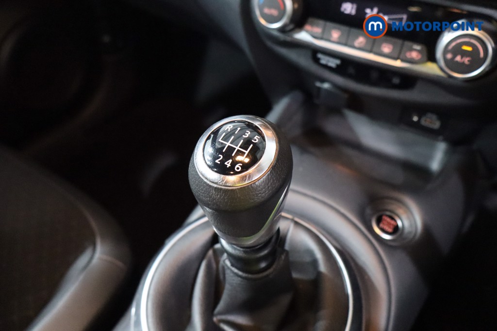 Nissan Juke N-Connecta Manual Petrol SUV - Stock Number (1566915) - 16th supplementary image