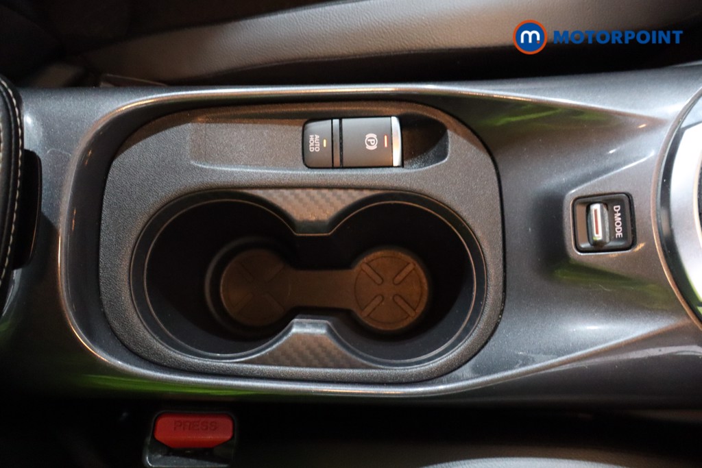Nissan Juke N-Connecta Manual Petrol SUV - Stock Number (1566915) - 17th supplementary image