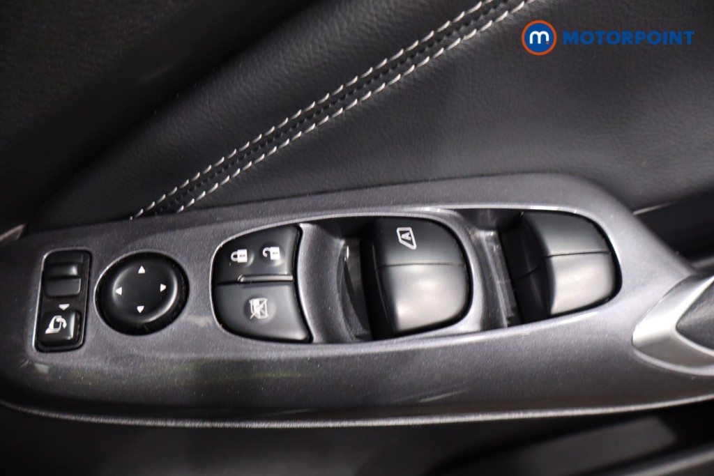 Nissan Juke N-Connecta Manual Petrol SUV - Stock Number (1566915) - 23rd supplementary image