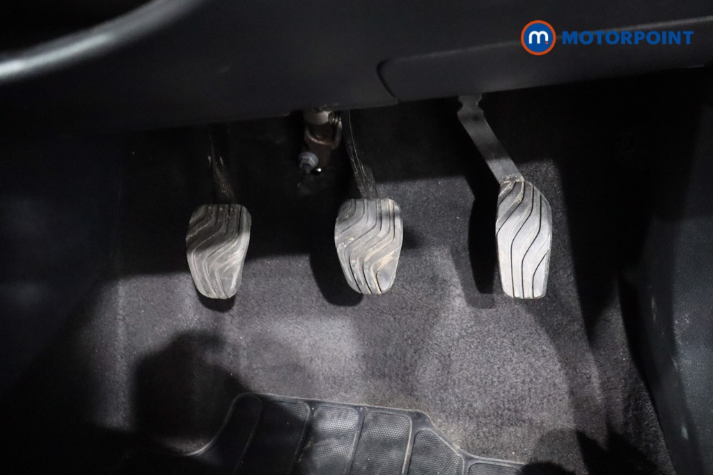 Nissan Juke N-Connecta Manual Petrol SUV - Stock Number (1566915) - 25th supplementary image