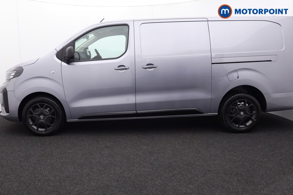 Vauxhall Vivaro PRO Manual Diesel Panel Van - Stock Number (1567140) - Passenger side
