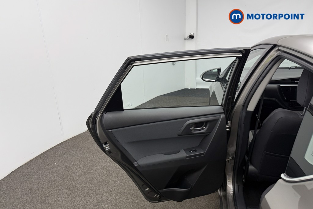 Toyota Auris Business Edition Manual Petrol Hatchback - Stock Number (1568116) - 4th supplementary image