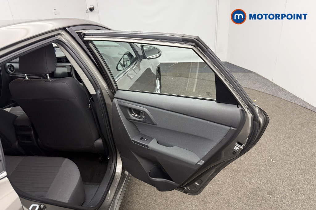 Toyota Auris Business Edition Manual Petrol Hatchback - Stock Number (1568116) - 5th supplementary image