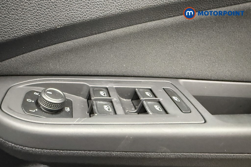 Volkswagen Golf Life Automatic Petrol Hatchback - Stock Number (1568667) - 17th supplementary image