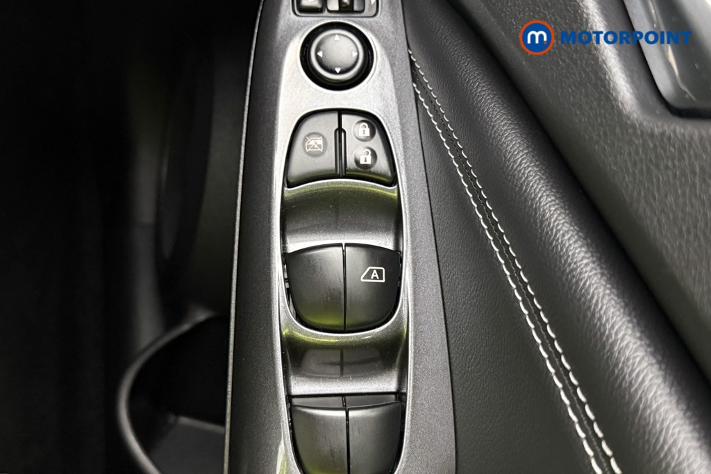 Nissan Juke N-Connecta Automatic Petrol SUV - Stock Number (1569804) - 26th supplementary image