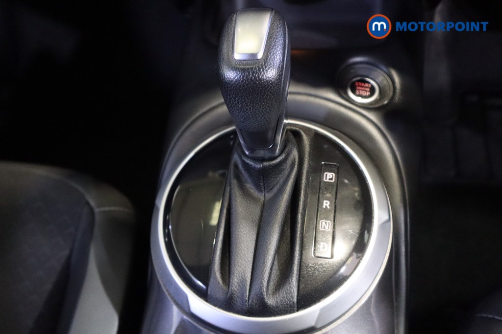 Nissan Juke N-Connecta Automatic Petrol SUV - Stock Number (1569812) - 5th supplementary image