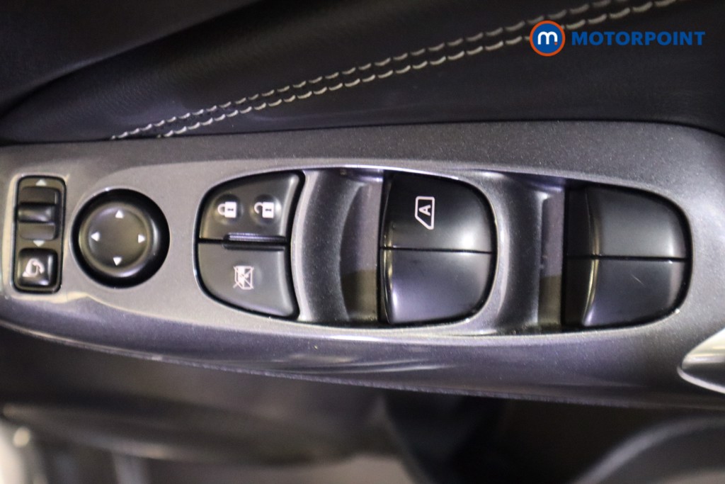 Nissan Juke N-Connecta Automatic Petrol SUV - Stock Number (1569812) - 15th supplementary image
