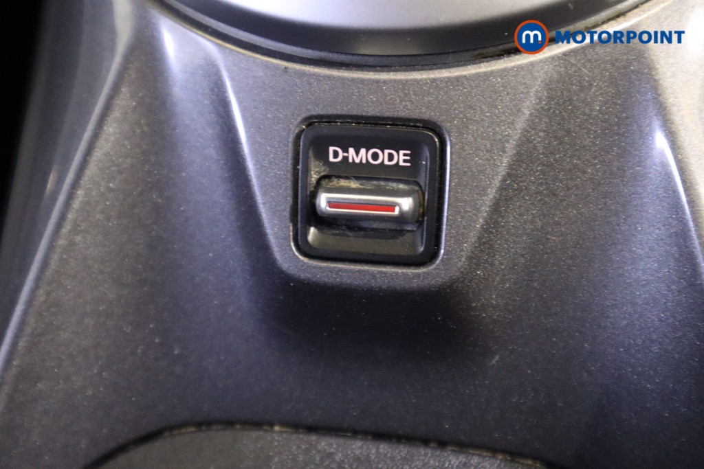 Nissan Juke N-Connecta Automatic Petrol SUV - Stock Number (1569812) - 22nd supplementary image