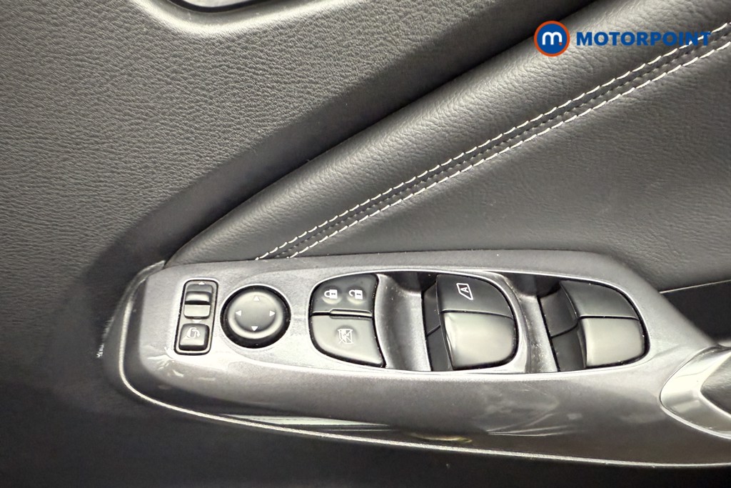 Nissan Juke N-Connecta Automatic Petrol SUV - Stock Number (1569838) - 17th supplementary image
