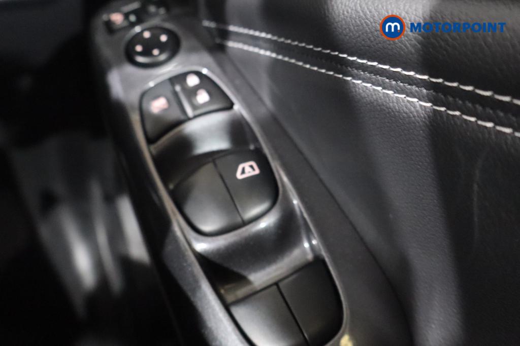 Nissan Juke N-Connecta Automatic Petrol SUV - Stock Number (1569839) - 11th supplementary image
