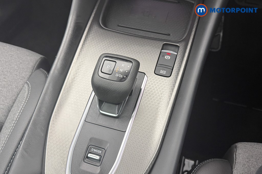 Nissan Qashqai N-Connecta Automatic Petrol SUV - Stock Number (1569871) - 5th supplementary image