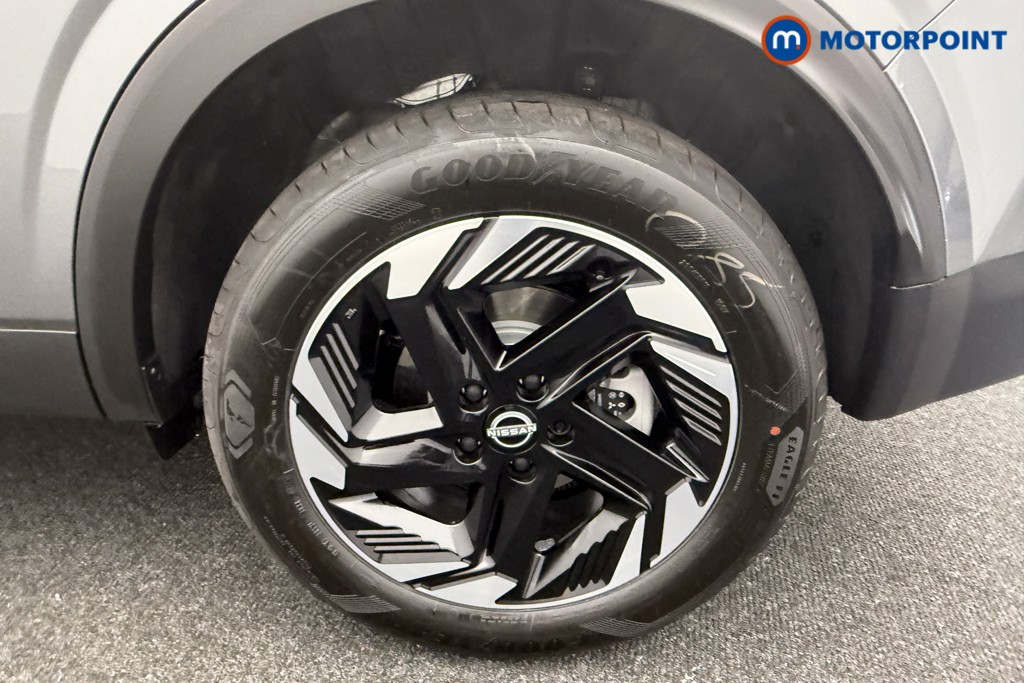 Nissan Qashqai N-Connecta Automatic Petrol SUV - Stock Number (1569871) - 33rd supplementary image