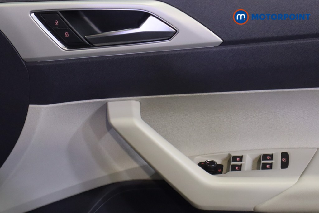 Volkswagen Polo SEL Manual Petrol Hatchback - Stock Number (1570026) - 14th supplementary image