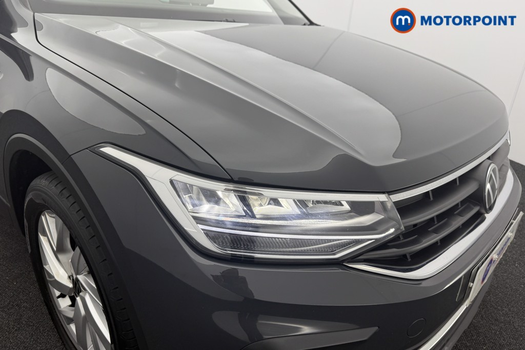 Volkswagen Tiguan Life Automatic Petrol SUV - Stock Number (1570722) - 15th supplementary image