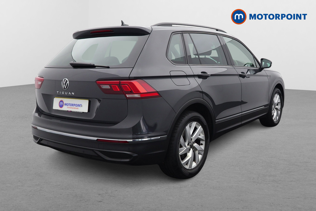 Volkswagen Tiguan Life Automatic Petrol SUV - Stock Number (1570722) - Drivers side rear corner