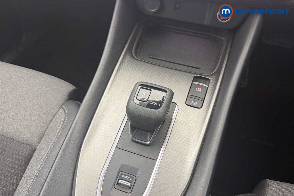 Nissan Qashqai N-Connecta Automatic Petrol SUV - Stock Number (1571997) - 5th supplementary image