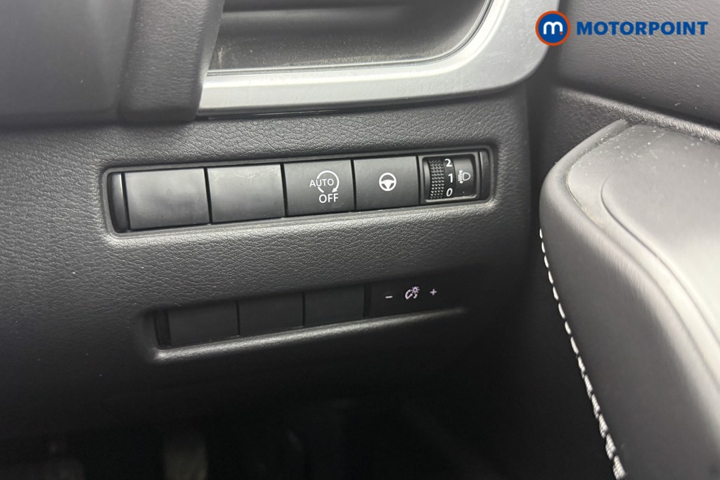 Nissan Qashqai N-Connecta Automatic Petrol SUV - Stock Number (1571997) - 9th supplementary image