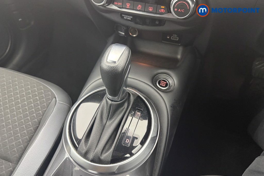 Nissan Juke N-Connecta Automatic Petrol SUV - Stock Number (1572646) - 5th supplementary image