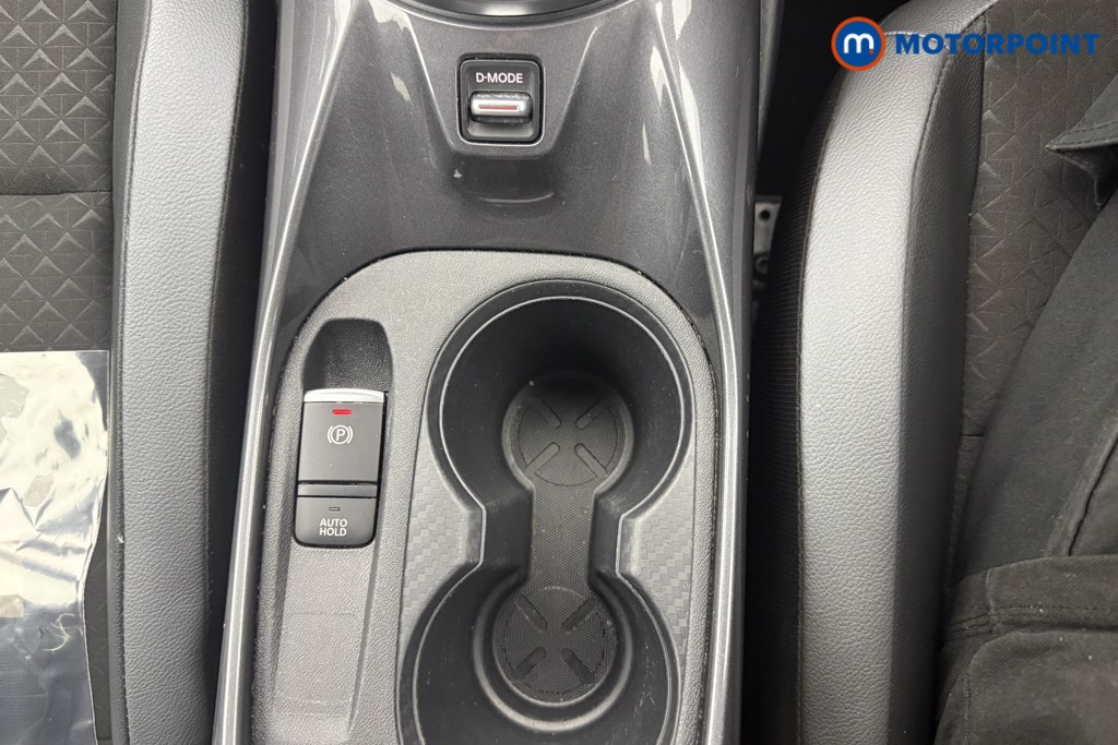 Nissan Juke N-Connecta Automatic Petrol SUV - Stock Number (1572646) - 6th supplementary image