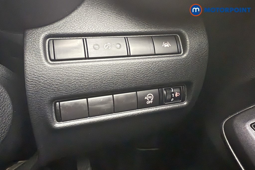 Nissan Juke N-Connecta Automatic Petrol SUV - Stock Number (1572646) - 9th supplementary image
