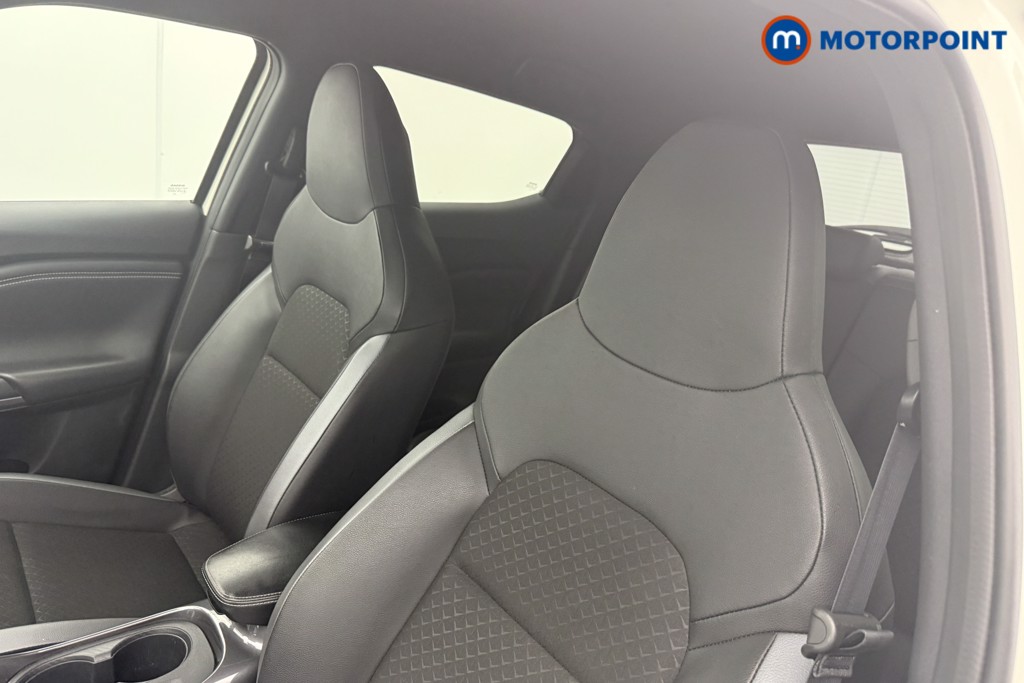 Nissan Juke N-Connecta Automatic Petrol SUV - Stock Number (1572646) - 19th supplementary image