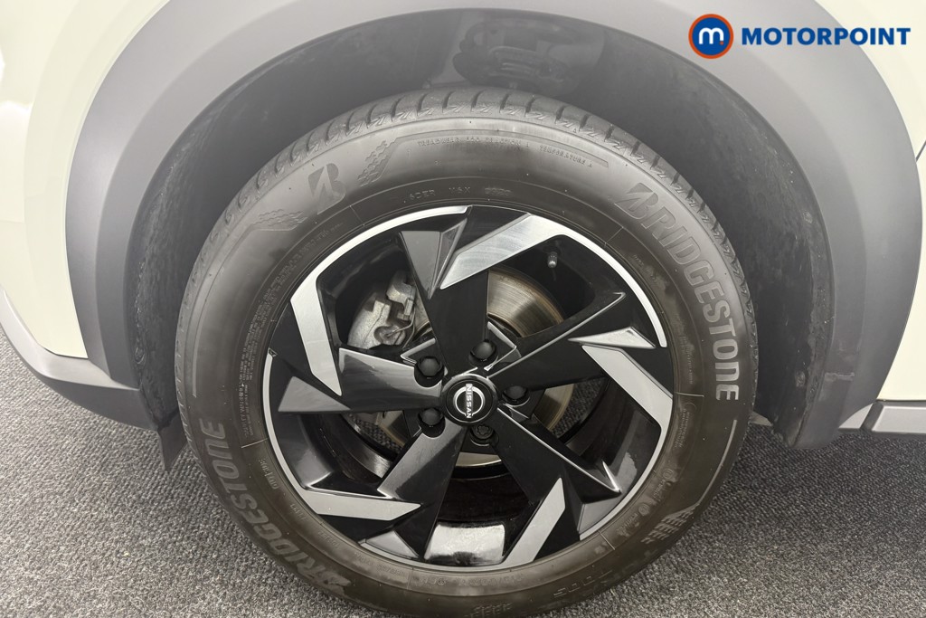 Nissan Juke N-Connecta Automatic Petrol SUV - Stock Number (1572646) - 27th supplementary image