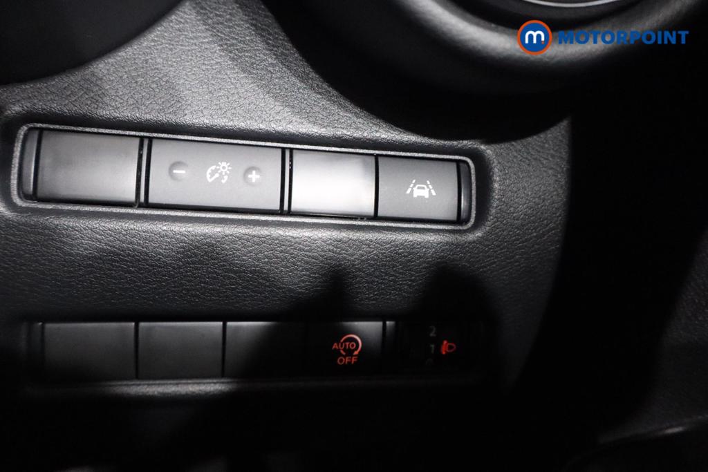 Nissan Juke N-Connecta Automatic Petrol SUV - Stock Number (1572654) - 8th supplementary image