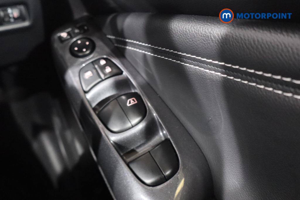 Nissan Juke N-Connecta Automatic Petrol SUV - Stock Number (1572654) - 9th supplementary image