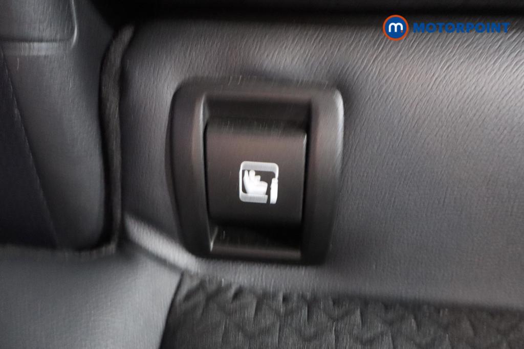 Nissan Juke N-Connecta Automatic Petrol SUV - Stock Number (1572654) - 13th supplementary image