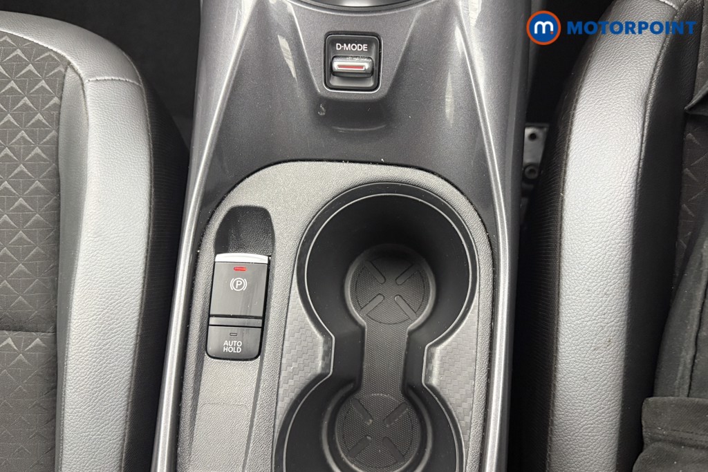 Nissan Juke N-Connecta Automatic Petrol SUV - Stock Number (1572666) - 6th supplementary image