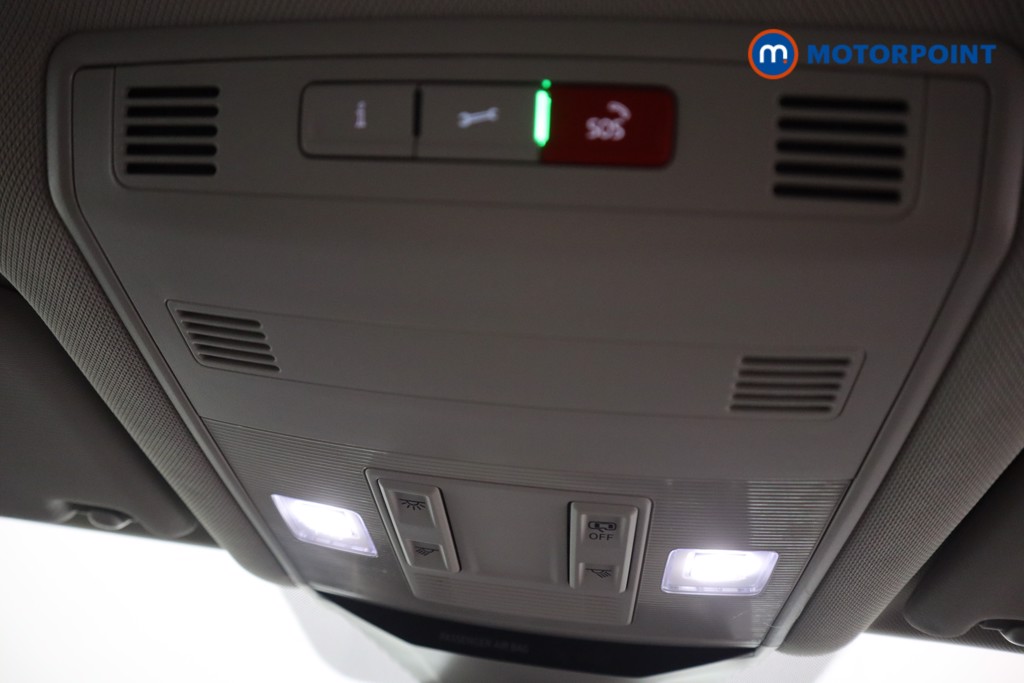 Volkswagen T-Roc SEL Manual Petrol SUV - Stock Number (1572789) - 23rd supplementary image