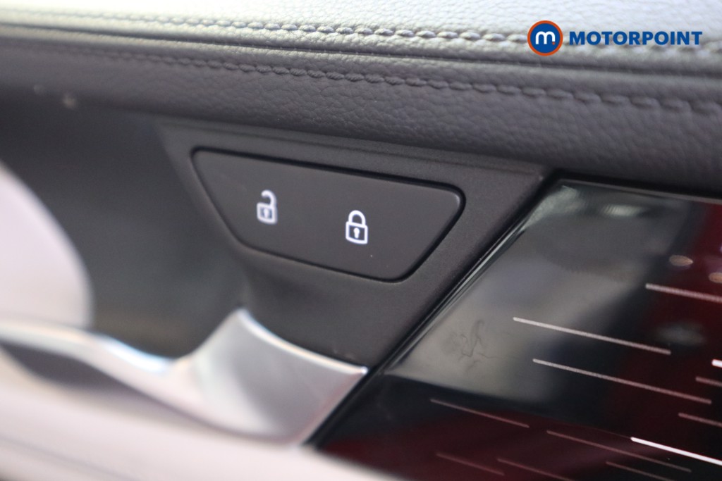 Volkswagen Passat Life Automatic Petrol Plug-In Hybrid Estate - Stock Number (1573295) - 9th supplementary image