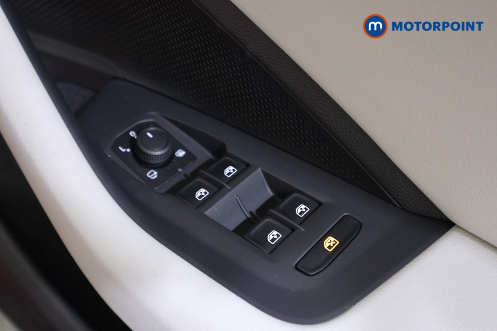 Volkswagen Passat Life Automatic Petrol Plug-In Hybrid Estate - Stock Number (1573295) - 10th supplementary image
