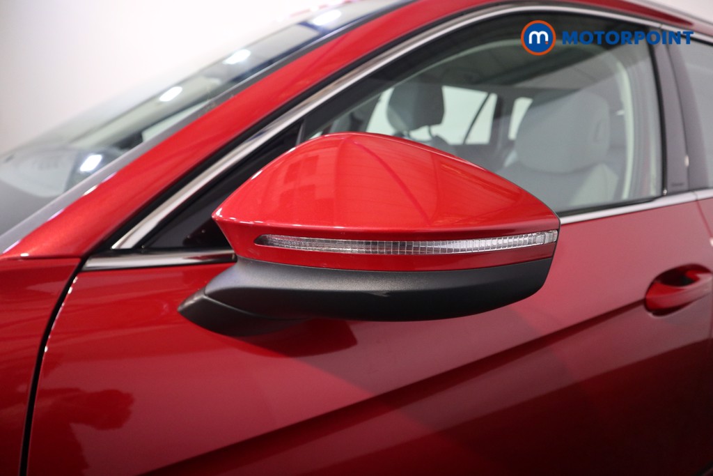 Volkswagen Passat Life Automatic Petrol Plug-In Hybrid Estate - Stock Number (1573295) - 25th supplementary image