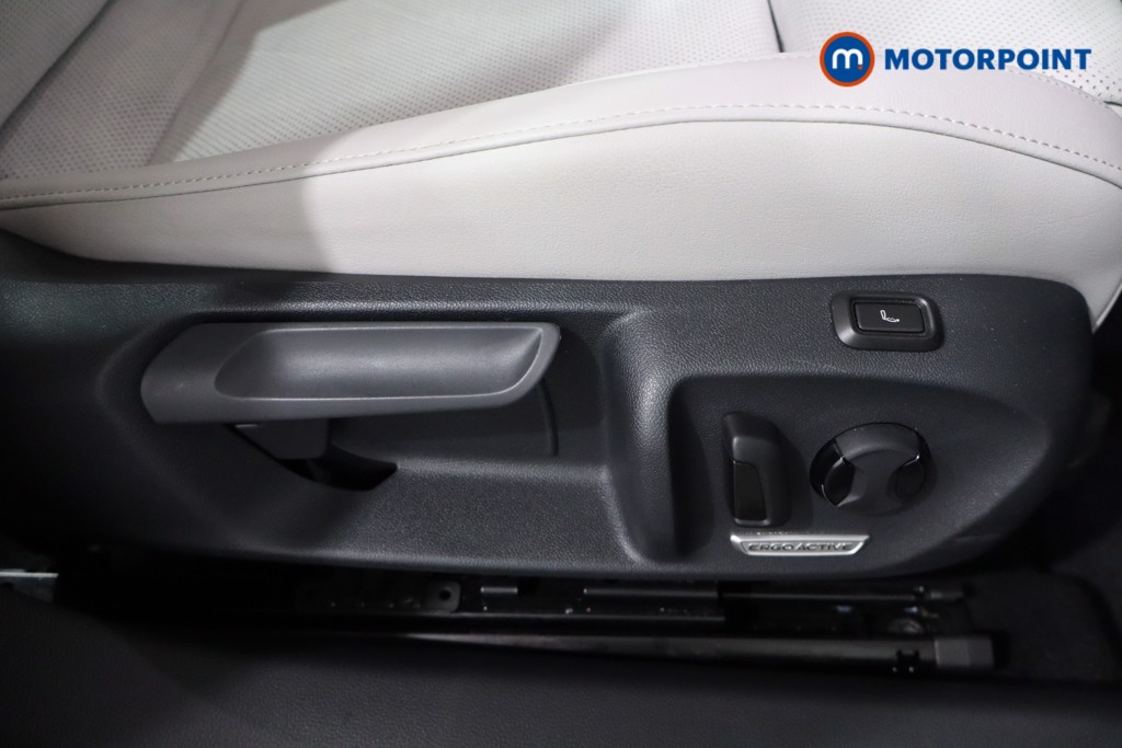 Volkswagen Passat Life Automatic Petrol Plug-In Hybrid Estate - Stock Number (1573326) - 21st supplementary image