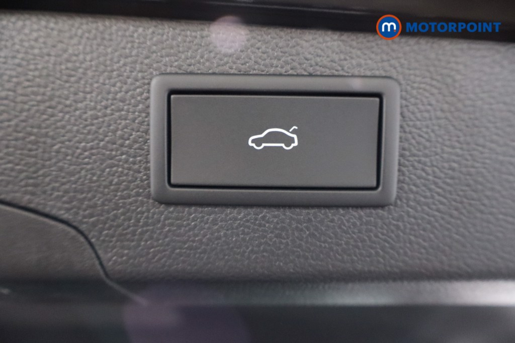 Volkswagen Passat Life Automatic Petrol Plug-In Hybrid Estate - Stock Number (1573326) - 37th supplementary image