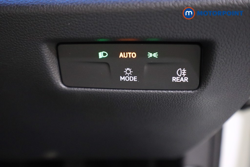 Volkswagen Passat Life Automatic Petrol Plug-In Hybrid Estate - Stock Number (1573342) - 8th supplementary image