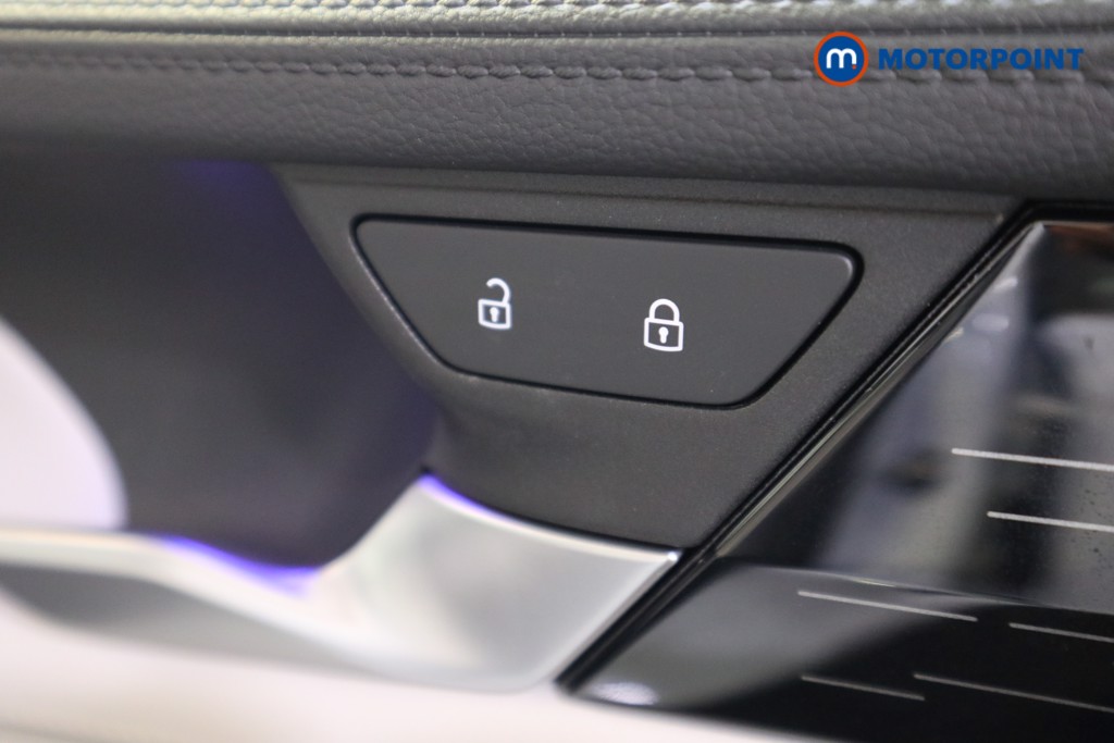 Volkswagen Passat Life Automatic Petrol Plug-In Hybrid Estate - Stock Number (1573342) - 9th supplementary image