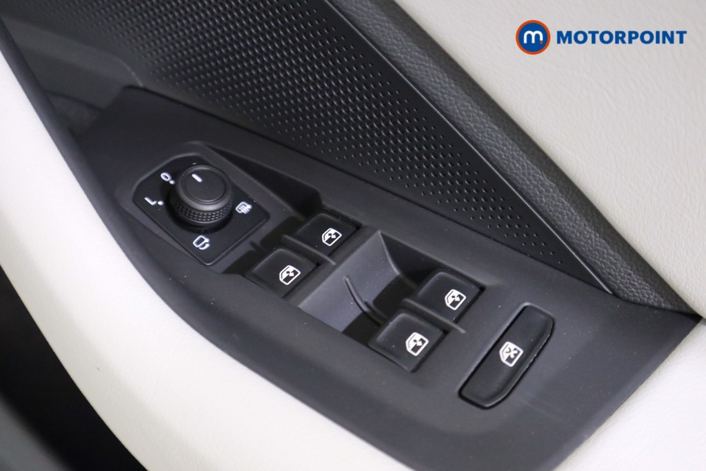 Volkswagen Passat Life Automatic Petrol Plug-In Hybrid Estate - Stock Number (1573342) - 10th supplementary image