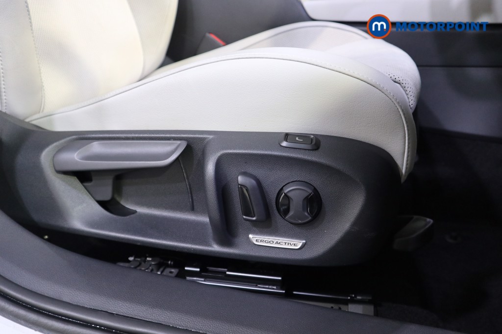 Volkswagen Passat Life Automatic Petrol Plug-In Hybrid Estate - Stock Number (1573342) - 11th supplementary image