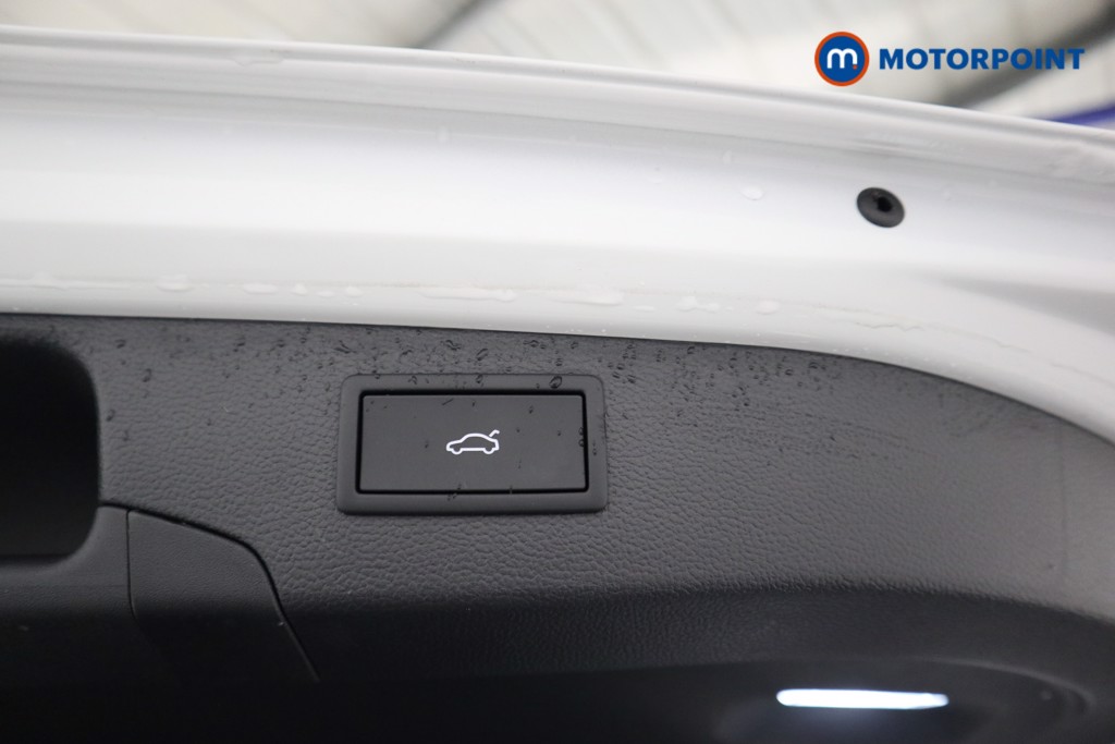 Volkswagen Passat Life Automatic Petrol Plug-In Hybrid Estate - Stock Number (1573342) - 15th supplementary image