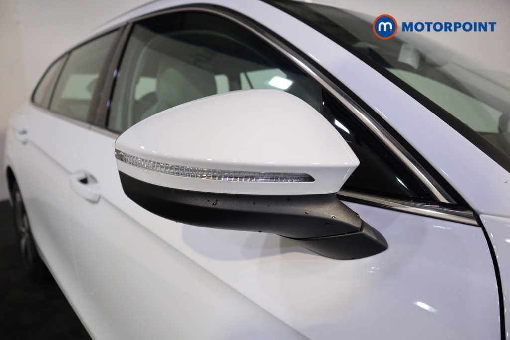 Volkswagen Passat Life Automatic Petrol Plug-In Hybrid Estate - Stock Number (1573342) - 24th supplementary image